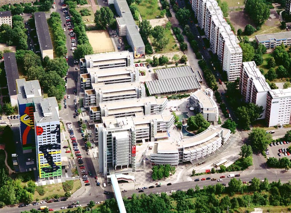 Berlin-Lichtenberg von oben - Fertiggestelltes Büro- und Einkaufszenturm Storkower Bogen in der Storkower Straße 207 in Berlin-Lichtenberg