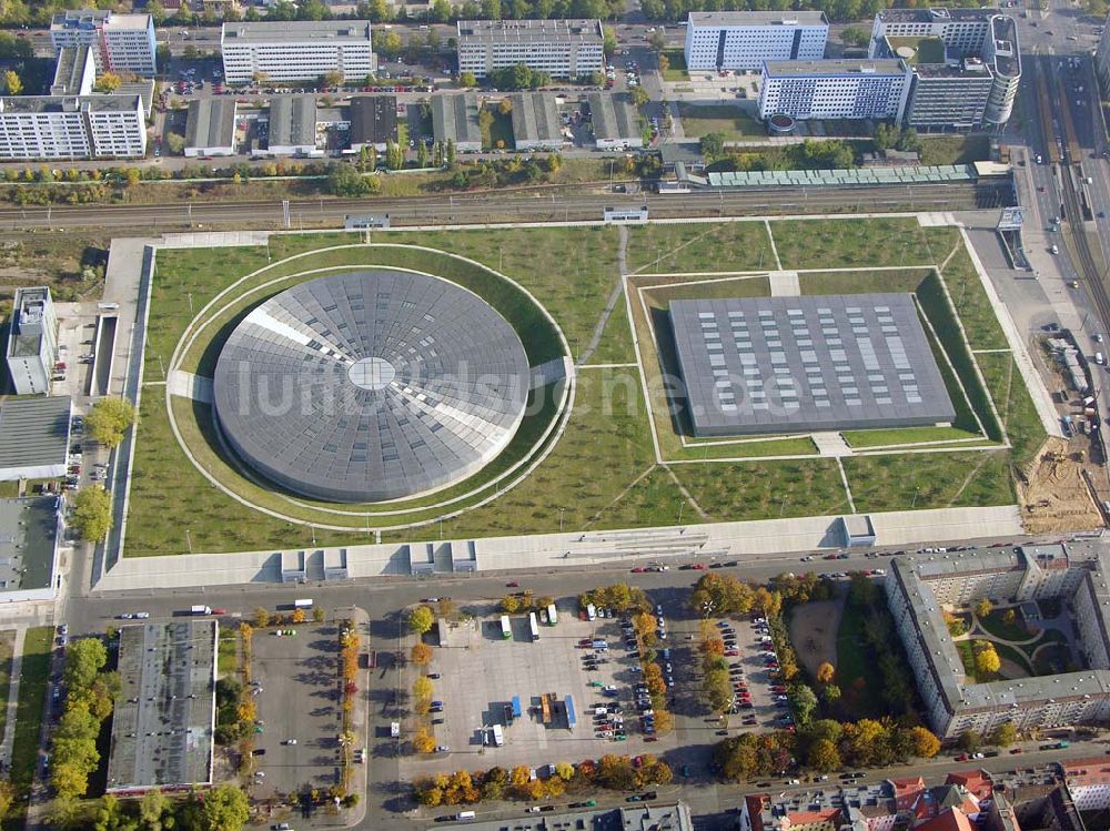 Luftaufnahme Berlin - Prenzlauer-Berg - Fertigstellung Außenanlagen Velodrom / Berlin-Arena