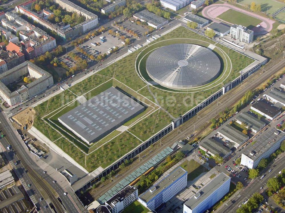 Berlin - Prenzlauer-Berg von oben - Fertigstellung Außenanlagen Velodrom / Berlin-Arena