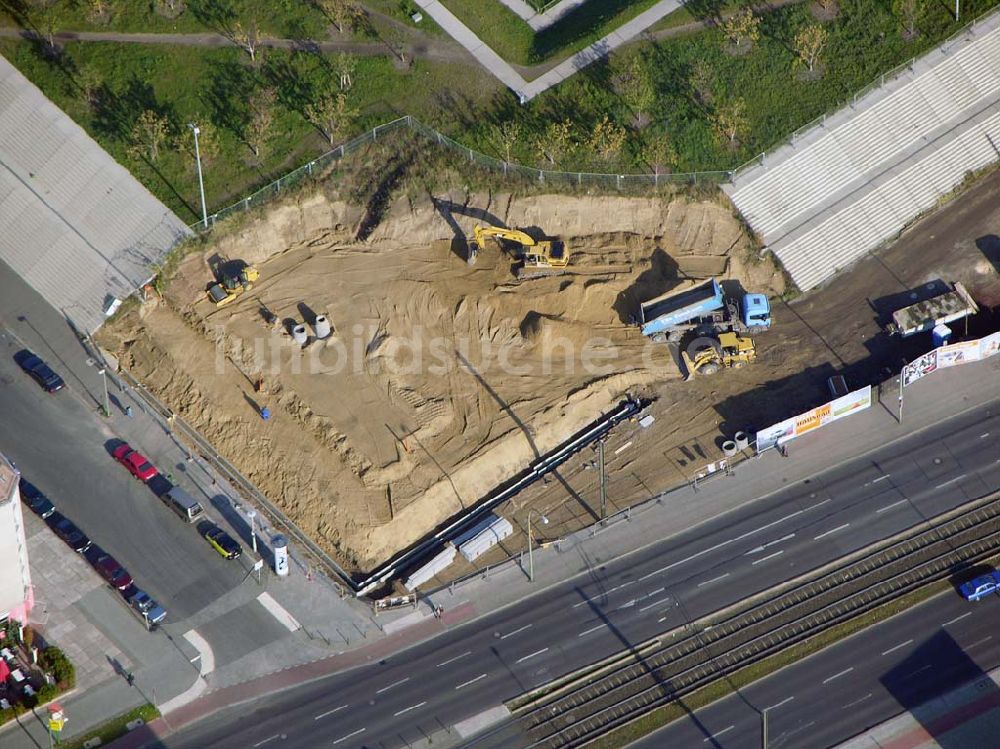 Luftbild Berlin - Prenzlauer-Berg - Fertigstellung Außenanlagen Velodrom / Berlin-Arena