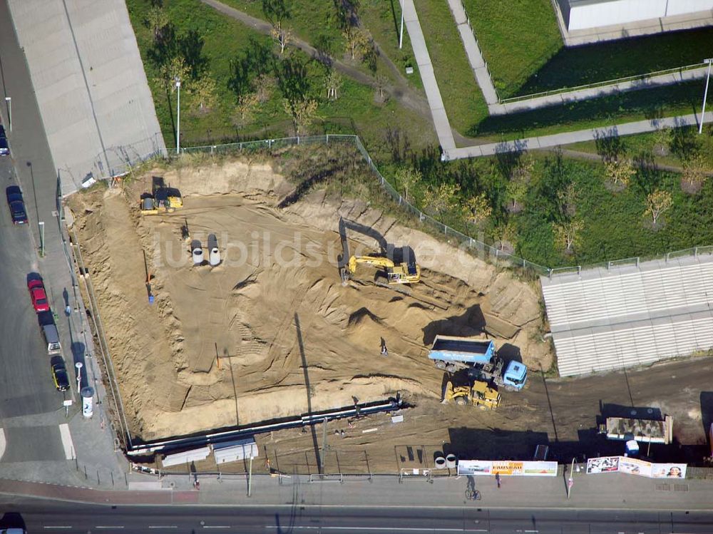 Luftaufnahme Berlin - Prenzlauer-Berg - Fertigstellung Außenanlagen Velodrom / Berlin-Arena