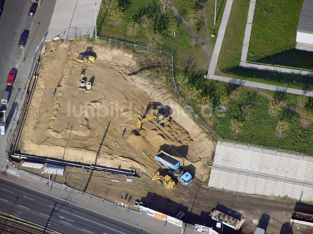 Berlin - Prenzlauer-Berg von oben - Fertigstellung Außenanlagen Velodrom / Berlin-Arena