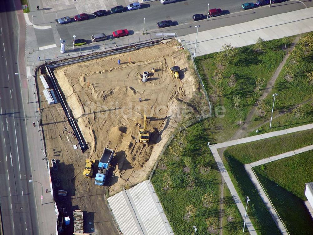 Berlin - Prenzlauer-Berg aus der Vogelperspektive: Fertigstellung Außenanlagen Velodrom / Berlin-Arena