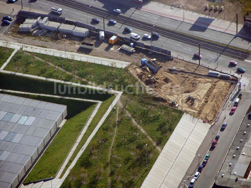 Luftbild Berlin - Prenzlauer-Berg - Fertigstellung Außenanlagen Velodrom / Berlin-Arena