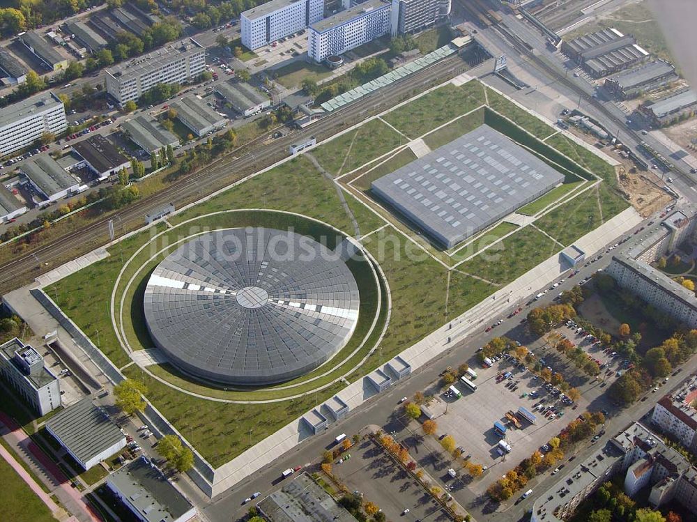 Luftaufnahme Berlin - Prenzlauer-Berg - Fertigstellung Außenanlagen Velodrom / Berlin-Arena