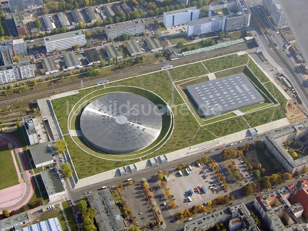 Berlin - Prenzlauer-Berg von oben - Fertigstellung Außenanlagen Velodrom / Berlin-Arena