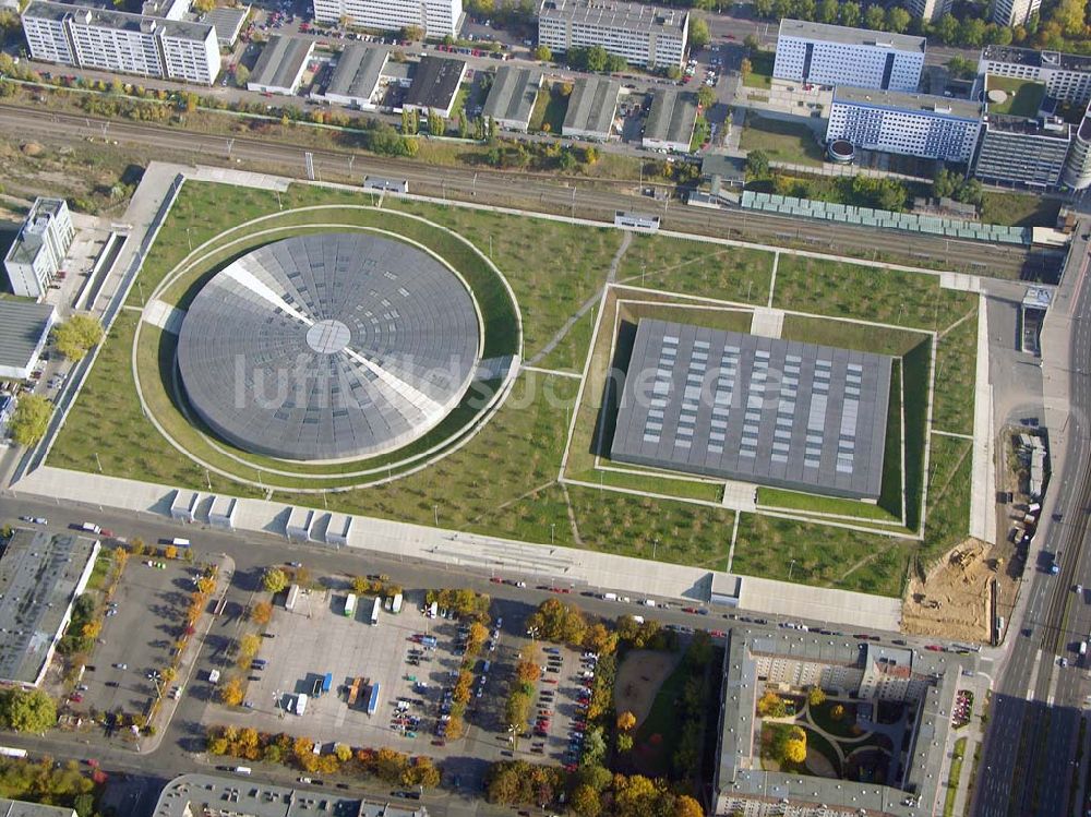 Luftaufnahme Berlin - Prenzlauer-Berg - Fertigstellung Außenanlagen Velodrom / Berlin-Arena