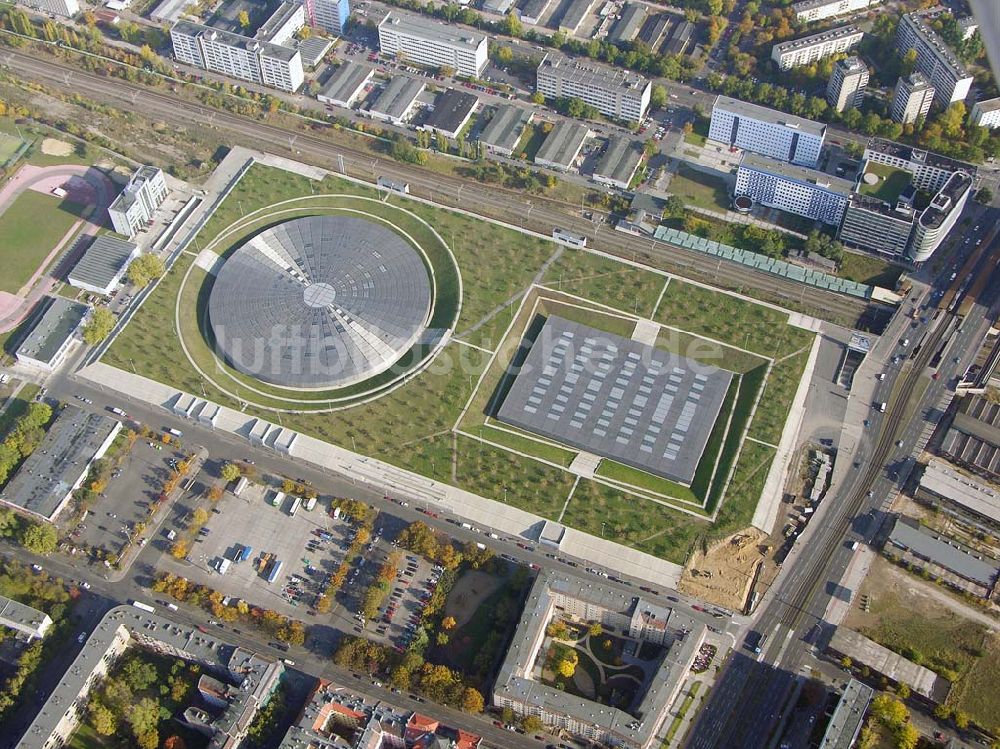 Berlin - Prenzlauer-Berg von oben - Fertigstellung Außenanlagen Velodrom / Berlin-Arena