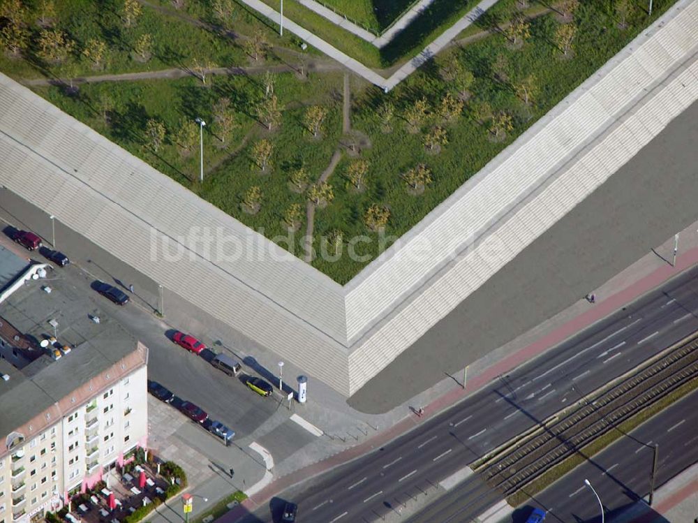 Berlin von oben - Fertigstellung Außenanlagen Velodrom / Berlin-Arena