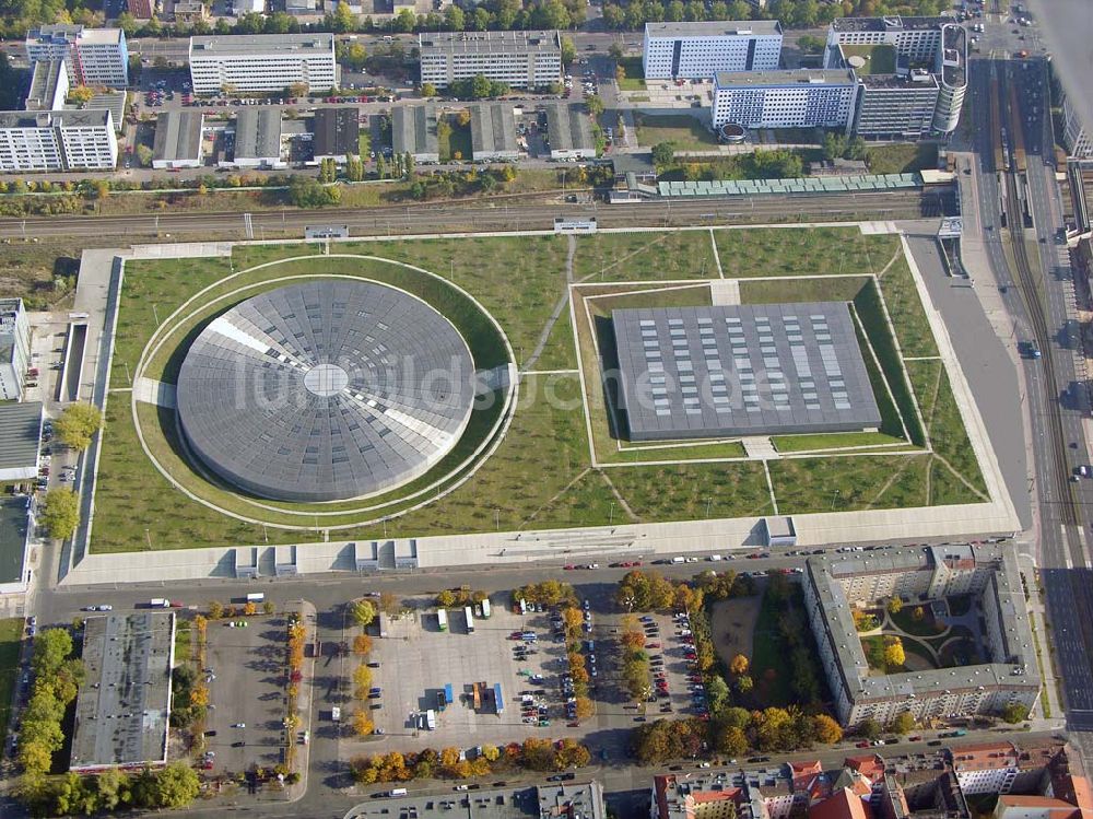 Berlin aus der Vogelperspektive: Fertigstellung Außenanlagen Velodrom / Berlin-Arena