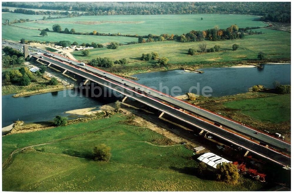 Vockerode bei Dessau aus der Vogelperspektive: Fertigstellung der Elbbrücke Vockerode bei Dessau in Sachsen-Anhalt.