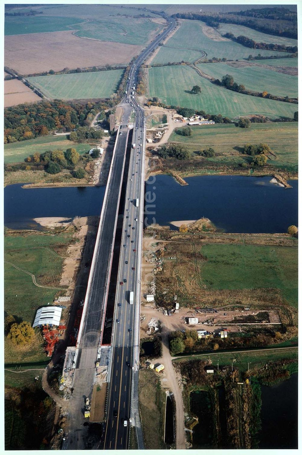 Vockerode bei Dessau aus der Vogelperspektive: Fertigstellung der Elbbrücke Vockerode bei Dessau in Sachsen-Anhalt.