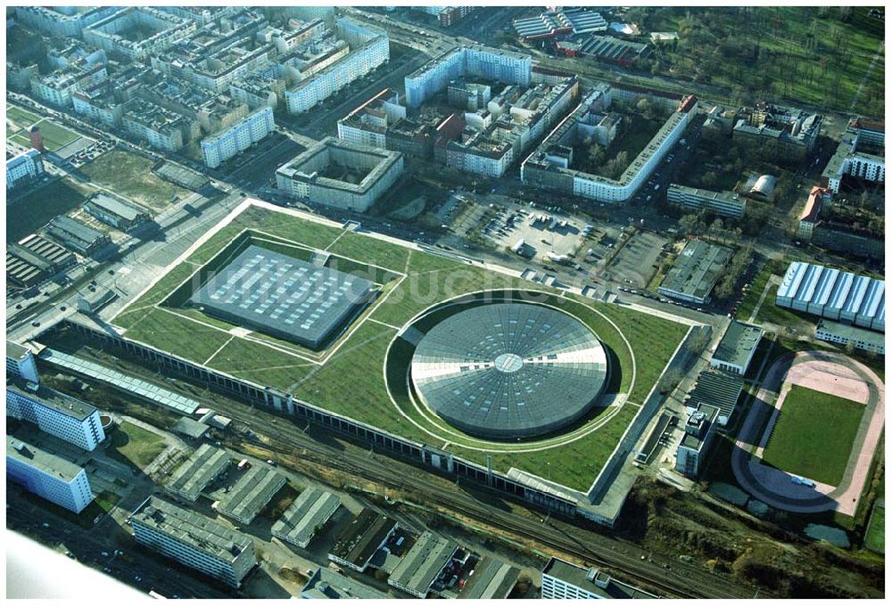 Berlin Prenzlauer-Berg aus der Vogelperspektive: Fertigstellung der letzten Ecke der Außenanlagen am Gelände des Velodroms in Berlin