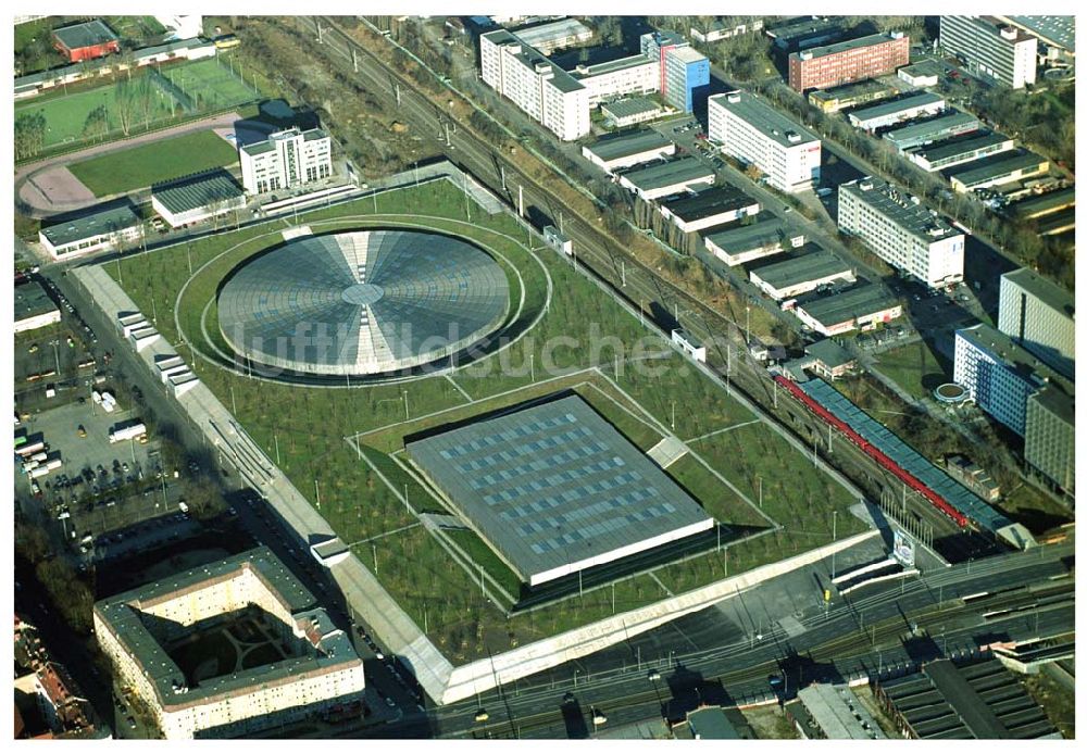 Berlin Prenzlauer-Berg aus der Vogelperspektive: Fertigstellung der letzten Ecke der Außenanlagen am Gelände des Velodroms in Berlin