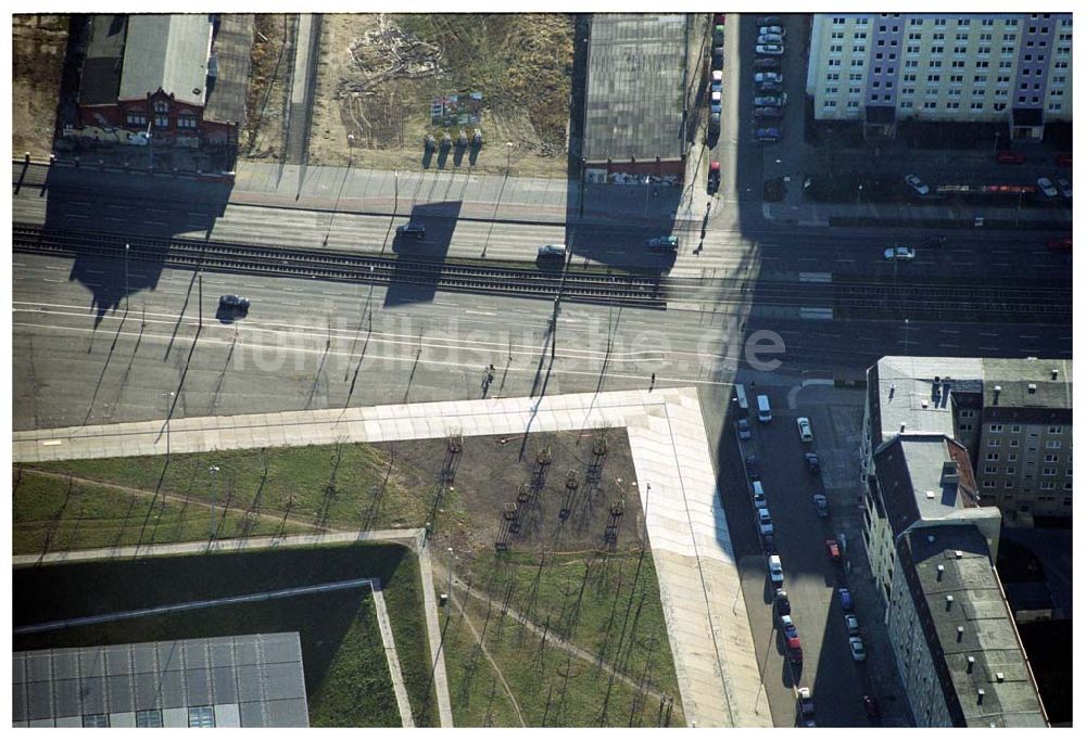 Luftaufnahme Berlin Prenzlauer-Berg - Fertigstellung der letzten Ecke der Außenanlagen am Gelände des Velodroms in Berlin