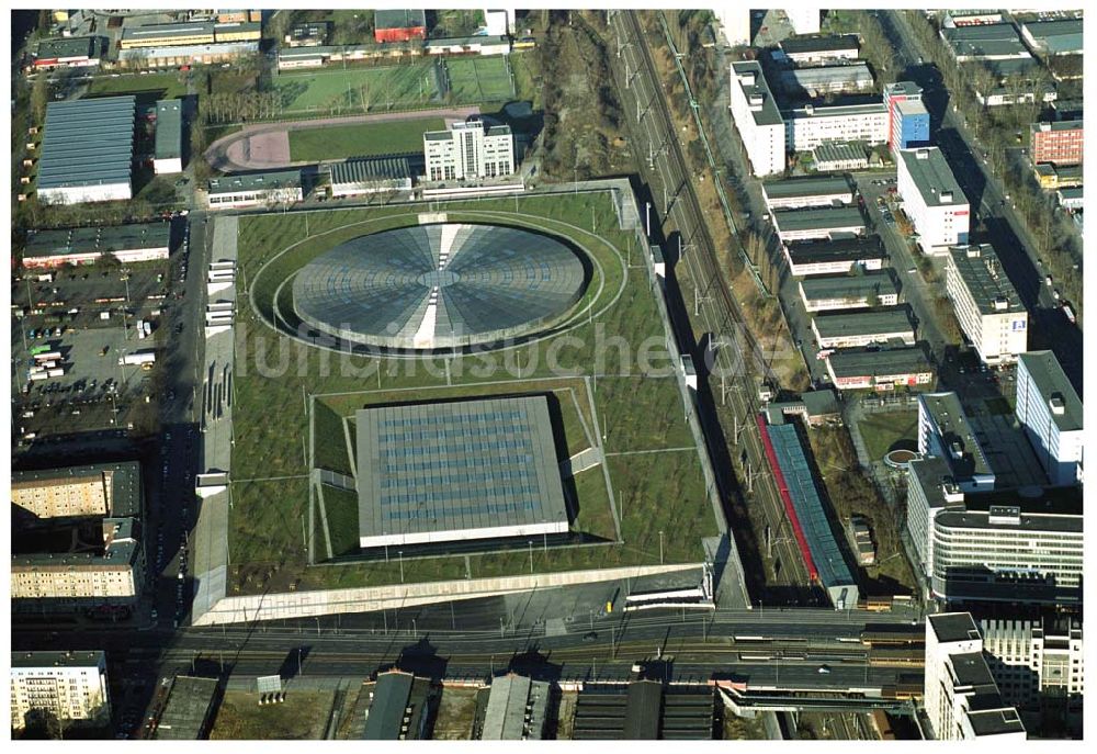 Berlin Prenzlauer-Berg von oben - Fertigstellung der letzten Ecke der Außenanlagen am Gelände des Velodroms in Berlin