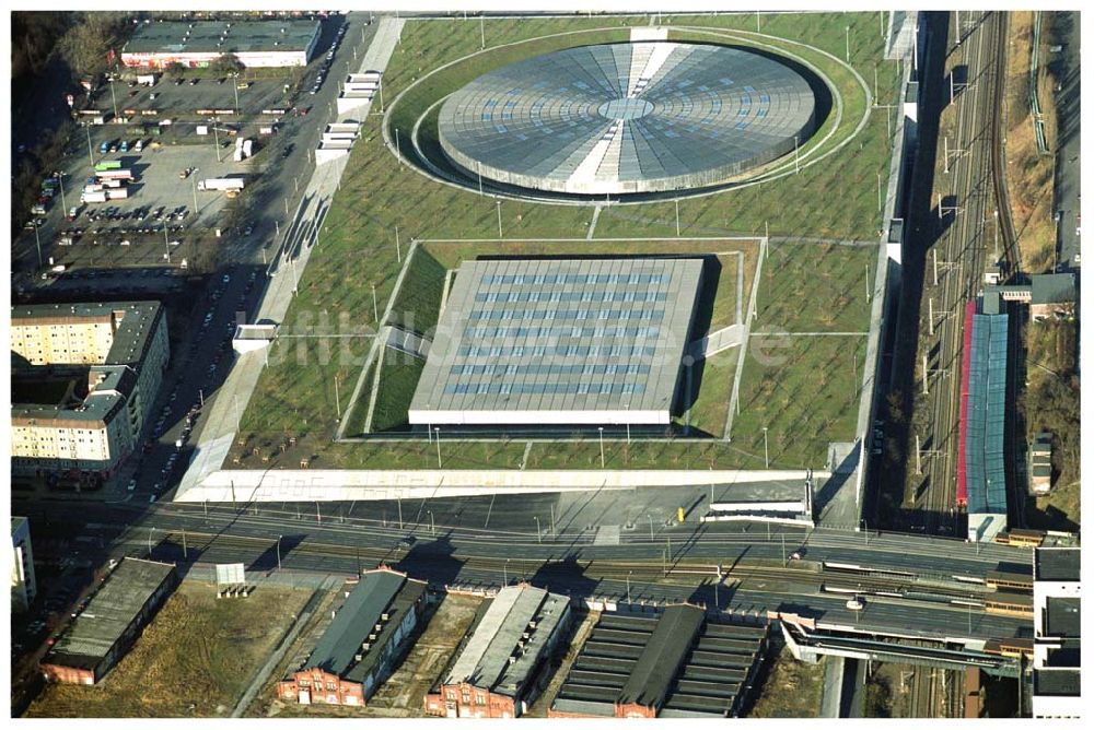 Berlin Prenzlauer-Berg von oben - Fertigstellung der letzten Ecke der Außenanlagen am Gelände des Velodroms in Berlin