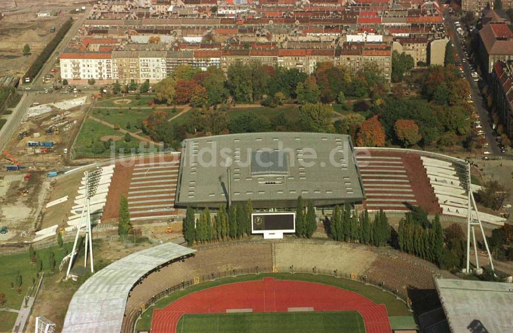 Berlin - Prenzlauer-Berg aus der Vogelperspektive: Fertigstellung der Max-Schmeling-Halle am Jahnsportpark durch OSB-Sportstättenbau GmbH Veröffentlichung nur bei Urhebernennung LUFTBILD & PRESSEFOTO / Robert Grahn und Belegzusendung gestattet !