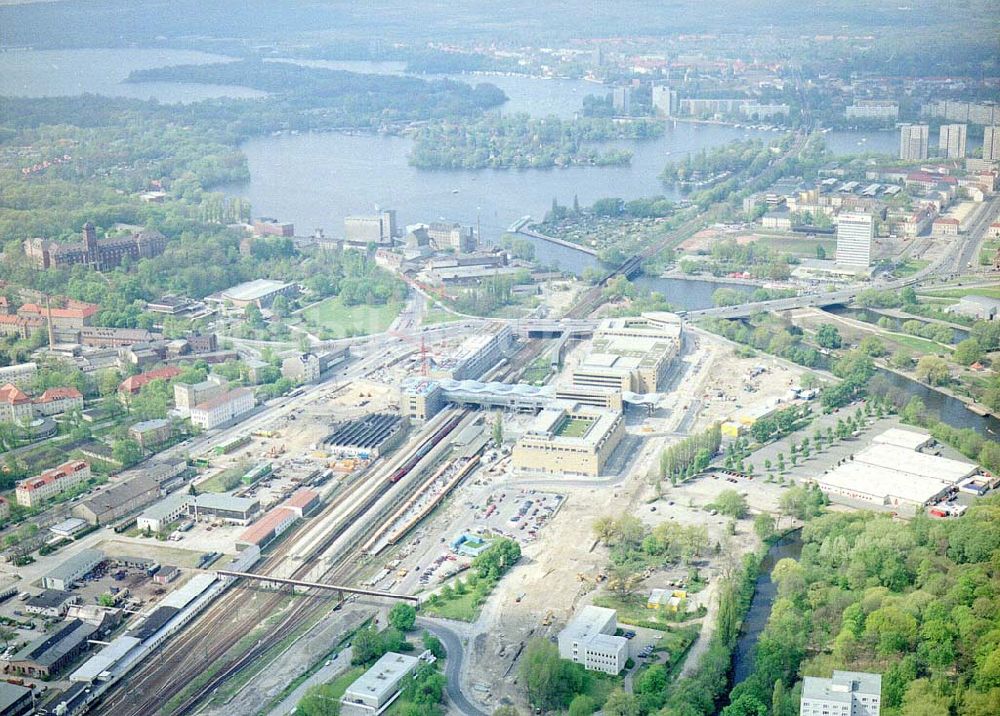 Potsdam - BRA von oben - Fertigstellung des Potsdam-Centers in Potsdam.