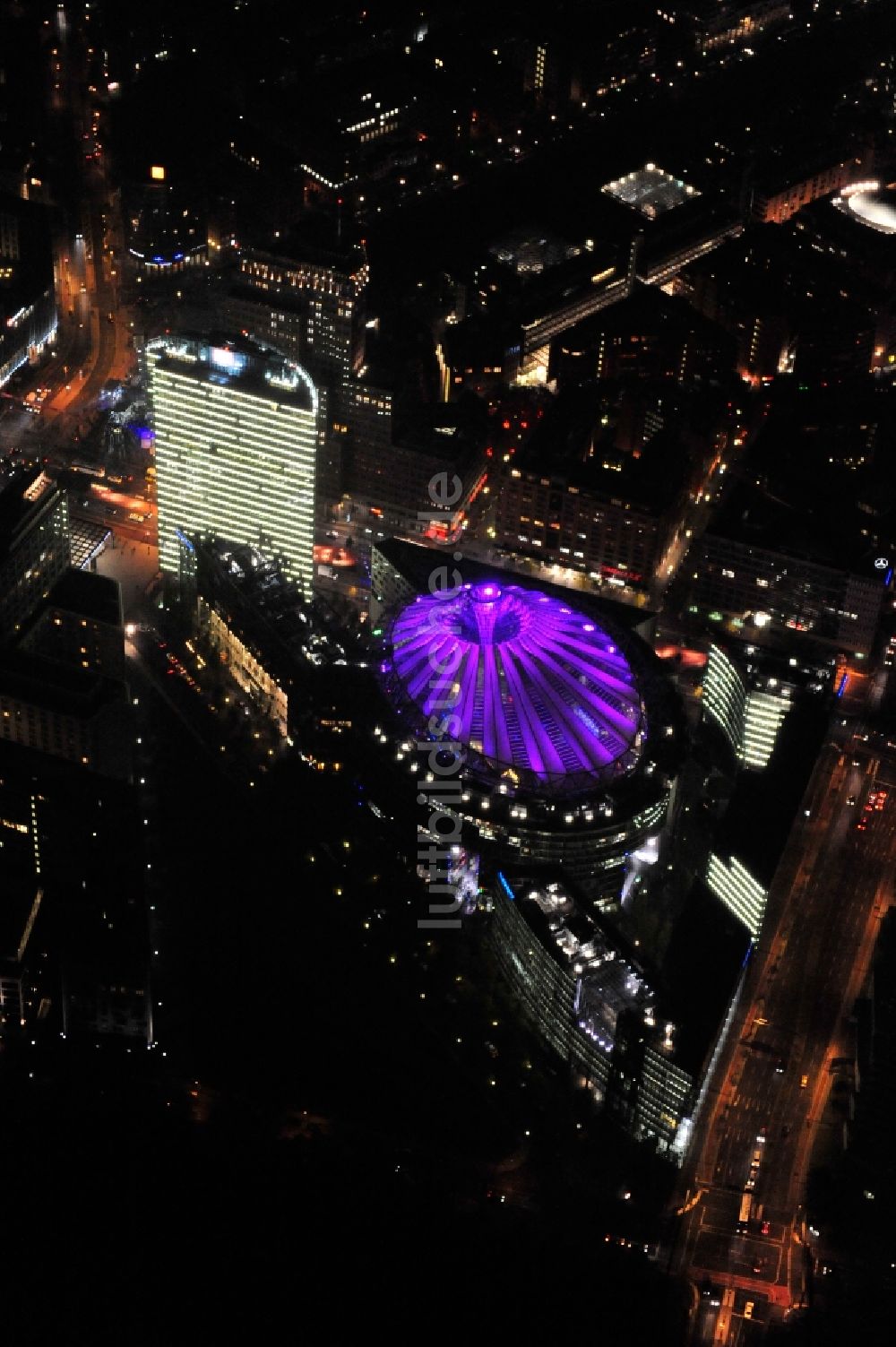 Luftbild Berlin - Festival of Lights im Stadtzentrum der Hauptstadt Berlin