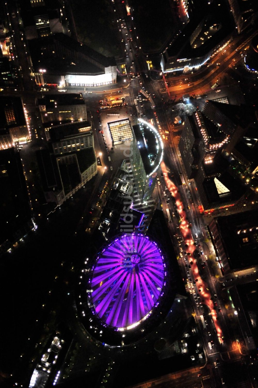 Luftaufnahme Berlin - Festival of Lights im Stadtzentrum der Hauptstadt Berlin