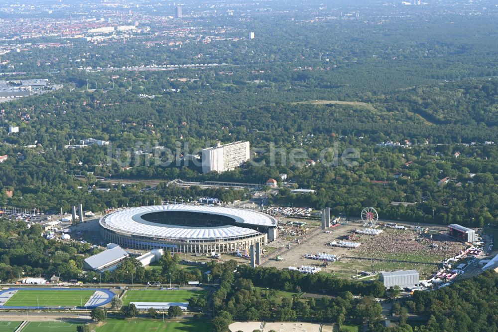 Berlin von oben - Festival Lollapalooza Veranstaltung in der Arena des Stadion Olympiastadion in Berlin