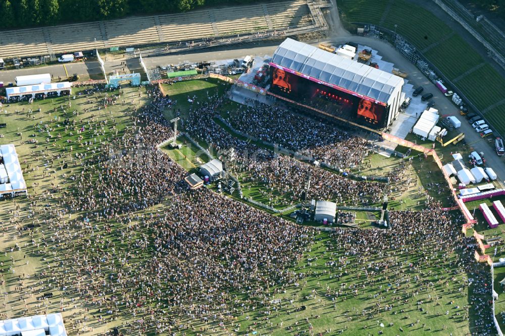 Luftaufnahme Berlin - Festival Lollapalooza Veranstaltung in der Arena des Stadion Olympiastadion in Berlin