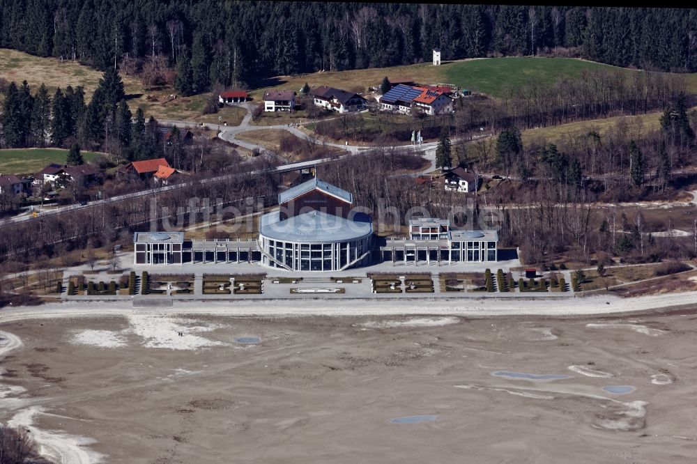 Luftbild Füssen - Festspielhaus Füssen am trockengefallenen Forggensee im Bundesland Bayern