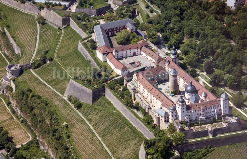 Luftaufnahme Würzburg - Festung Marienberg über dem Main in Würzburg im Bundesland Bayern, Deutschland