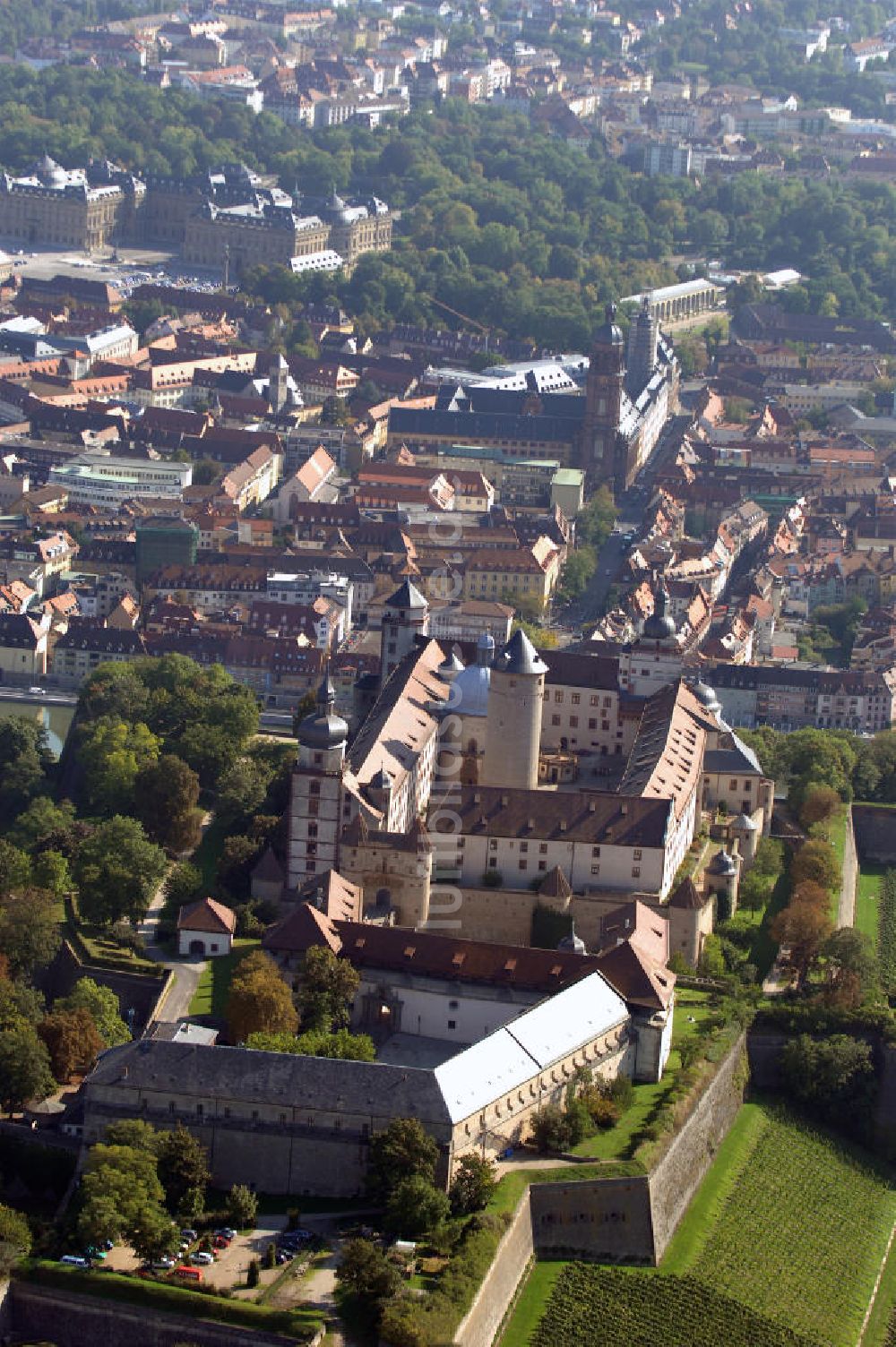 Würzburg von oben - Festung Marienberg mit Museen in Würzburg