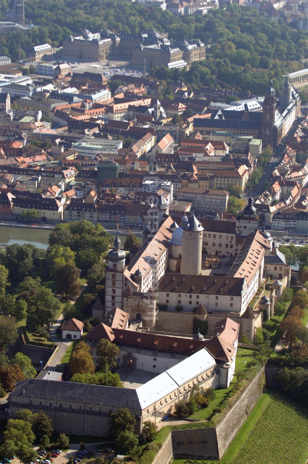 Würzburg aus der Vogelperspektive: Festung Marienberg mit Museen in Würzburg