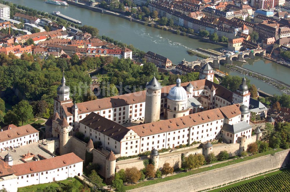 Luftaufnahme Würzburg - Festung Marienberg mit Museen in Würzburg