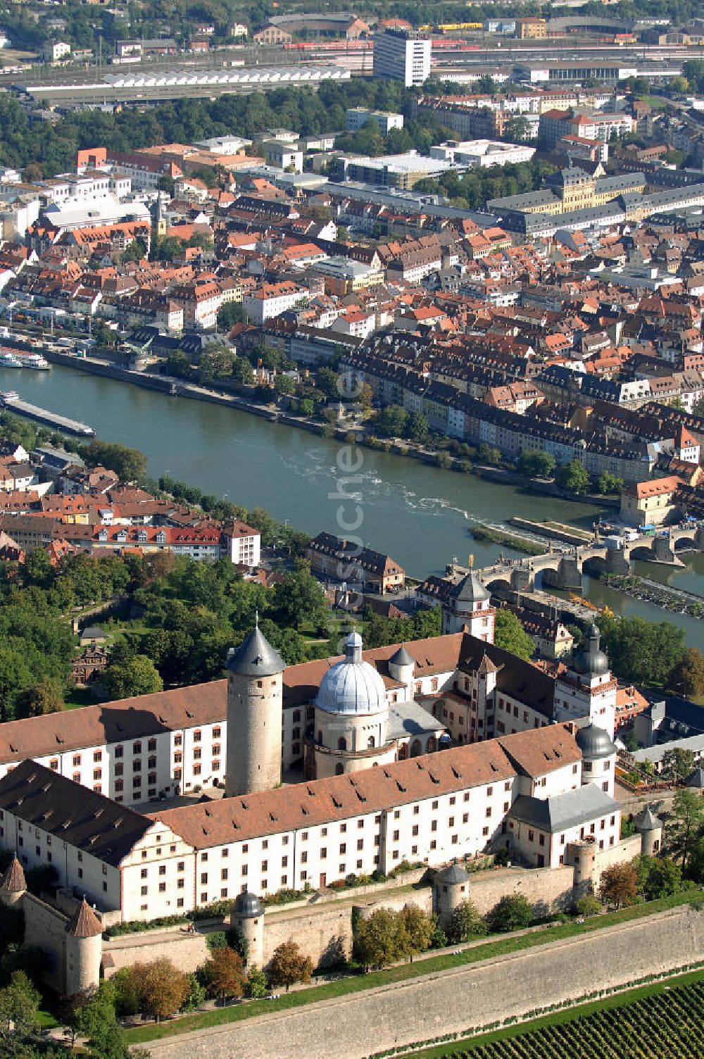 Würzburg von oben - Festung Marienberg mit Museen in Würzburg