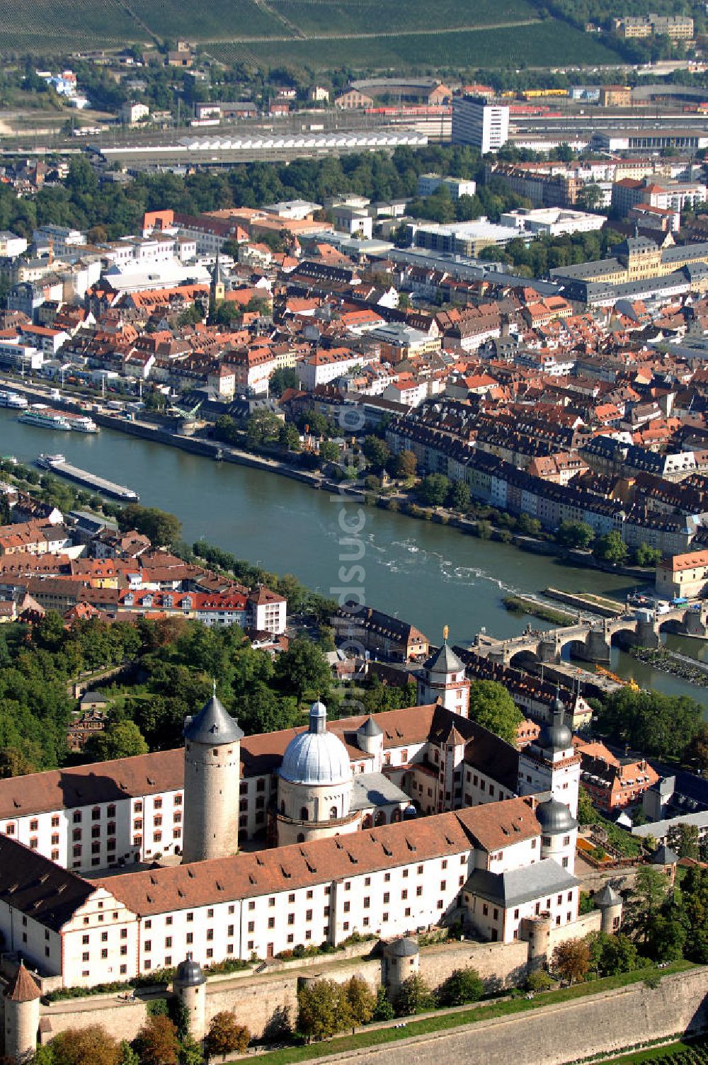 Würzburg aus der Vogelperspektive: Festung Marienberg mit Museen in Würzburg