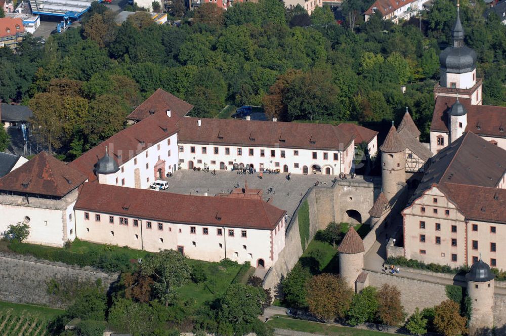 Würzburg von oben - Festung Marienberg mit Museen in Würzburg