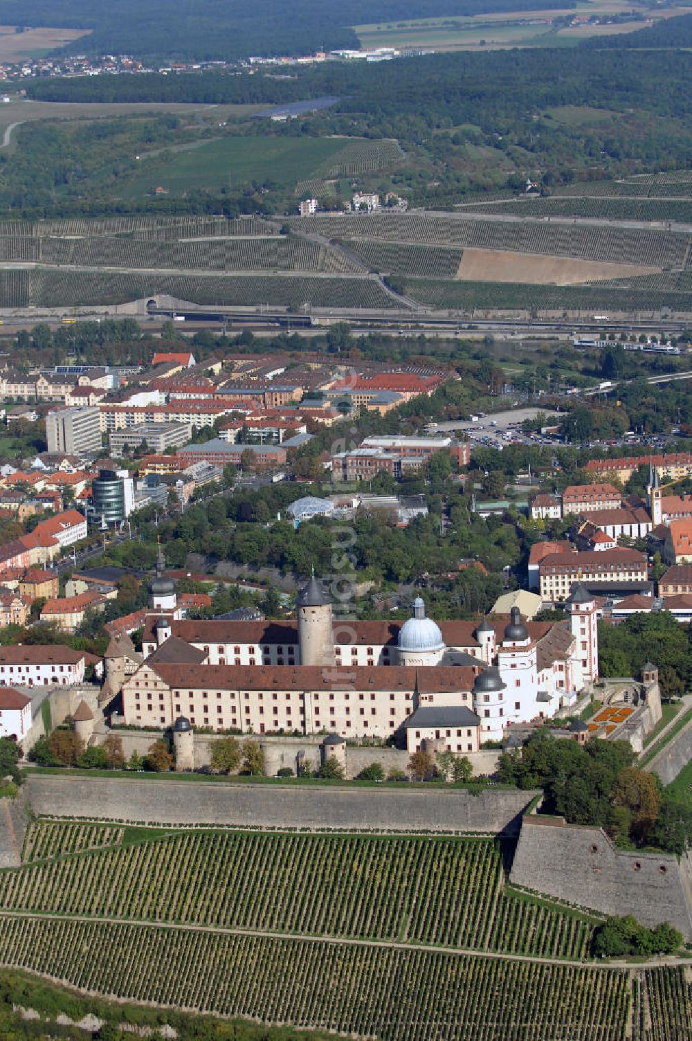 Luftaufnahme Würzburg - Festung Marienberg mit Museen in Würzburg