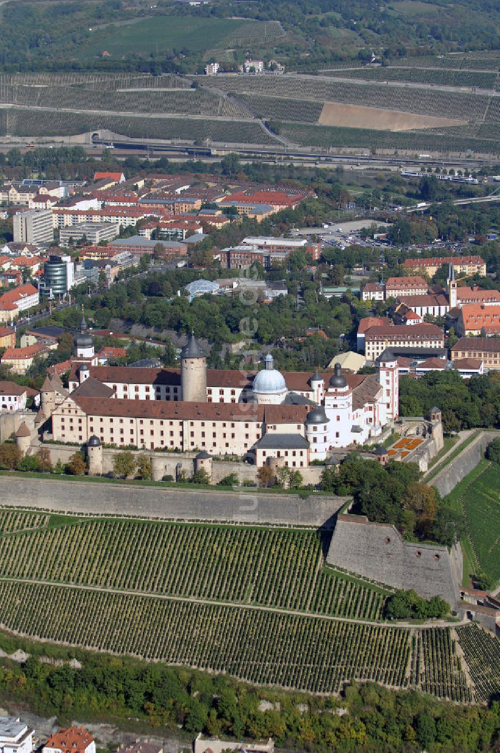 Würzburg von oben - Festung Marienberg mit Museen in Würzburg