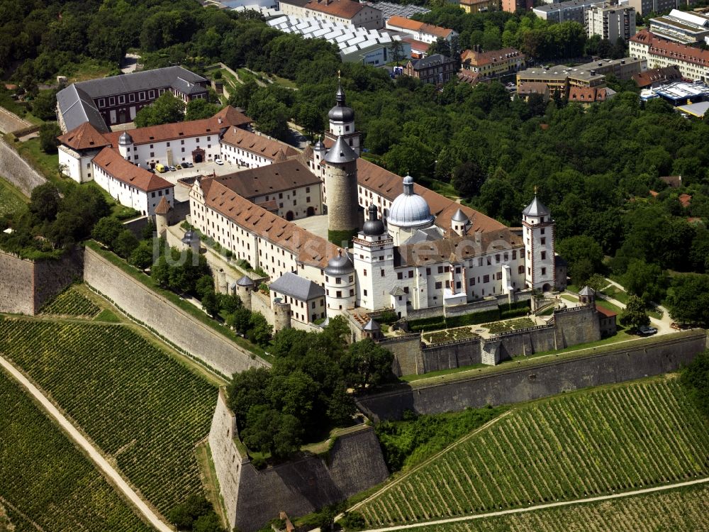 Würzburg aus der Vogelperspektive: Festung Marienberg in Würzburg im Bundesland Bayern