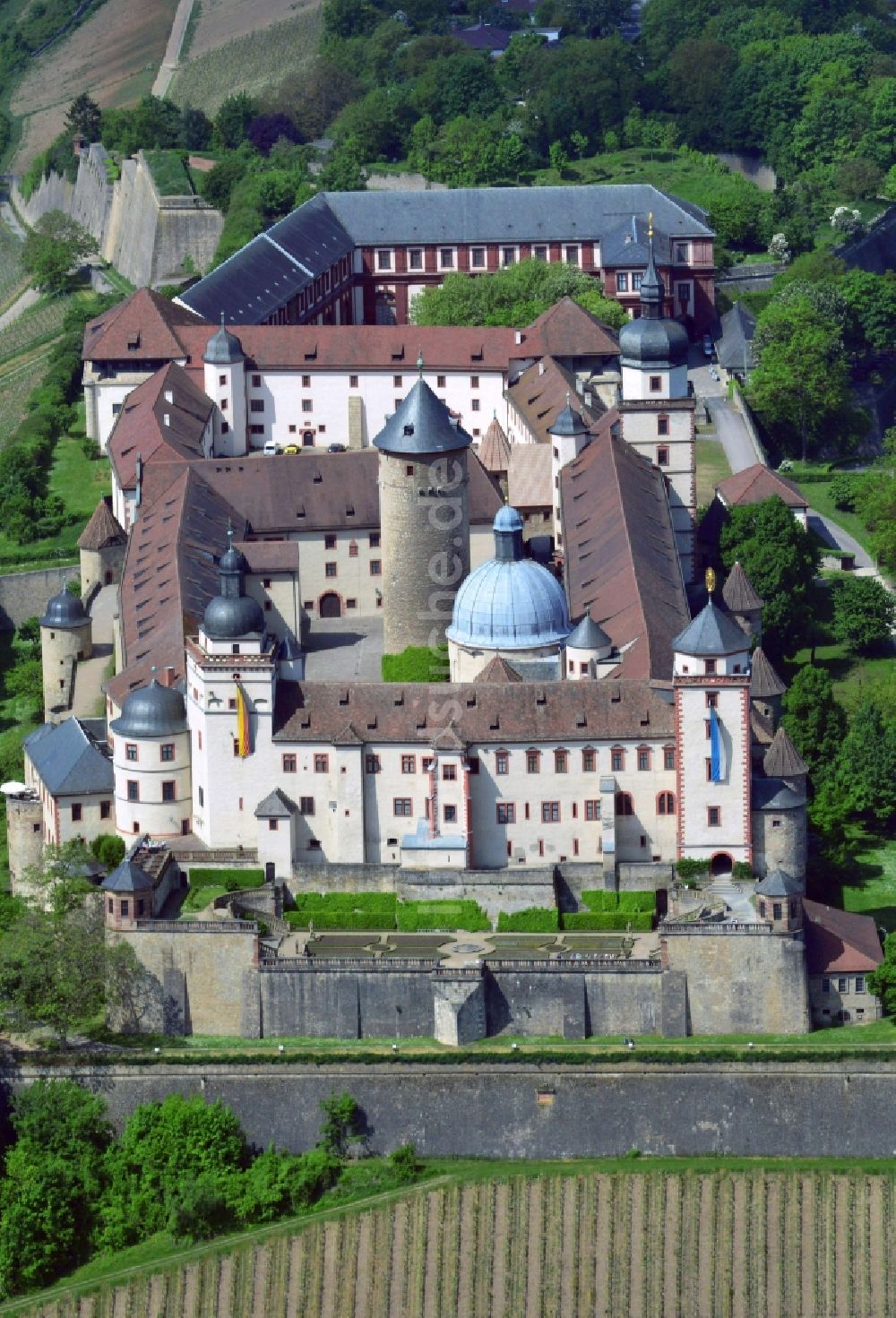 Würzburg von oben - Festung Marienberg in Würzburg im Bundesland Bayern