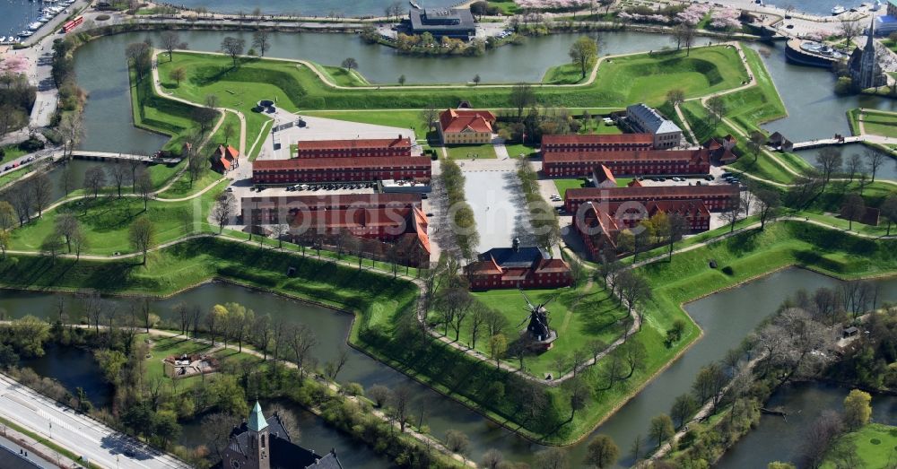 Luftaufnahme Kopenhagen - Festungsanlage Kastell von Kopenhagen Gl. Hovedvagt in Kopenhagen in Region Hovedstaden, Dänemark