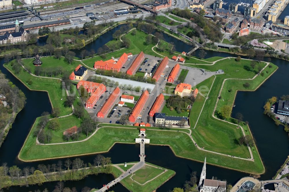 Kopenhagen aus der Vogelperspektive: Festungsanlage Kastell von Kopenhagen Gl. Hovedvagt in Kopenhagen in Region Hovedstaden, Dänemark