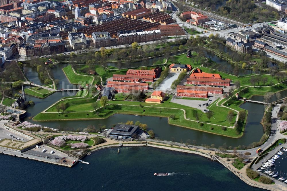 Kopenhagen von oben - Festungsanlage Kastell von Kopenhagen Gl. Hovedvagt in Kopenhagen in Region Hovedstaden, Dänemark