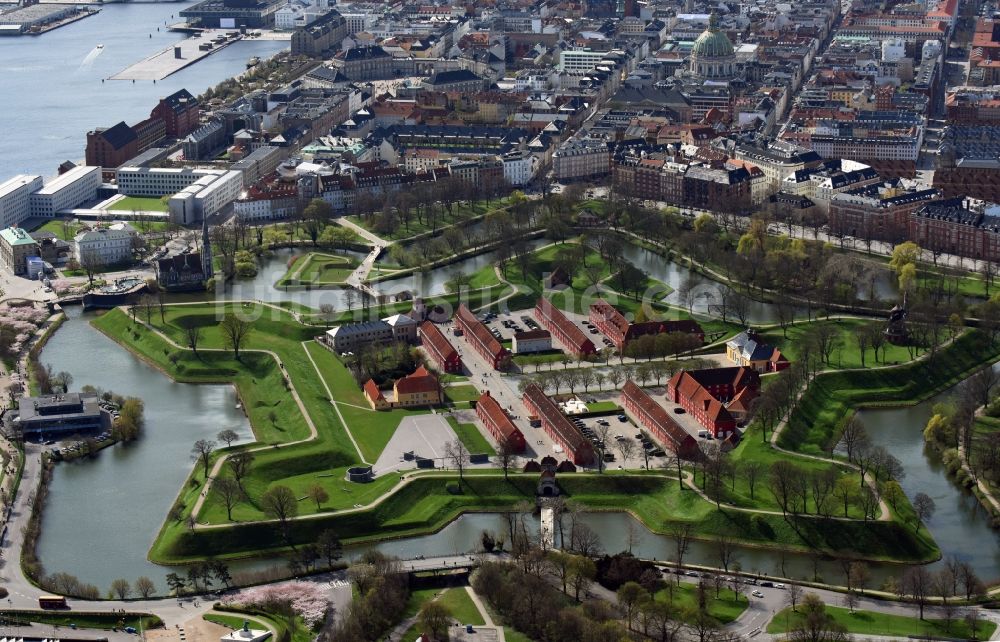 Kopenhagen aus der Vogelperspektive: Festungsanlage Kastell von Kopenhagen Gl. Hovedvagt in Kopenhagen in Region Hovedstaden, Dänemark