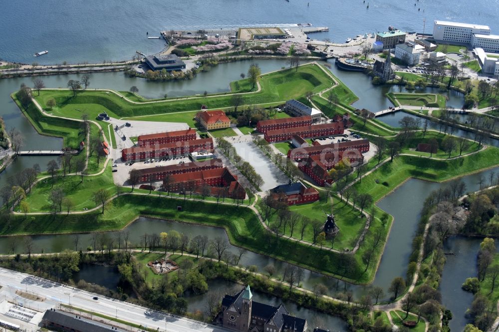 Luftaufnahme Kopenhagen - Festungsanlage Kastell von Kopenhagen Gl. Hovedvagt in Kopenhagen in Region Hovedstaden, Dänemark