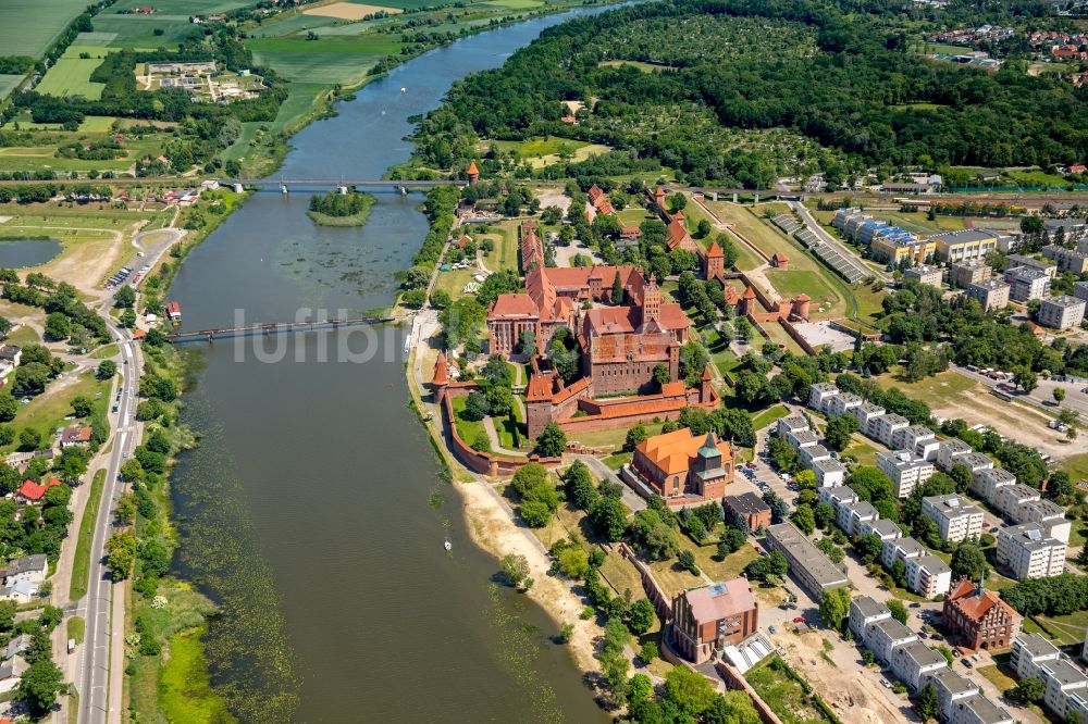 Luftaufnahme Malbork Marienburg - Festungsanlage der Ordensburg Marienburg in Malbork Marienburg in Pomorskie, Polen