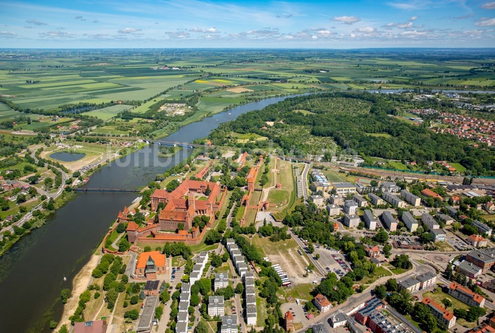 Malbork Marienburg von oben - Festungsanlage der Ordensburg Marienburg in Malbork Marienburg in Pomorskie, Polen
