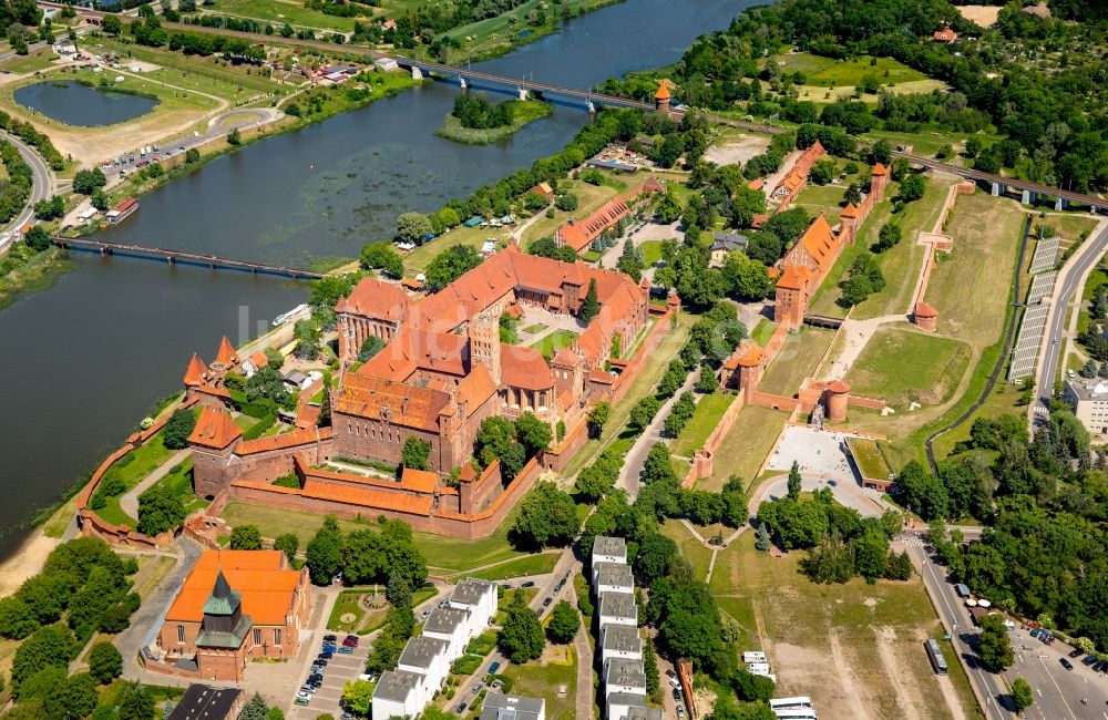 Luftaufnahme Malbork Marienburg - Festungsanlage der Ordensburg Marienburg in Malbork Marienburg in Pomorskie, Polen