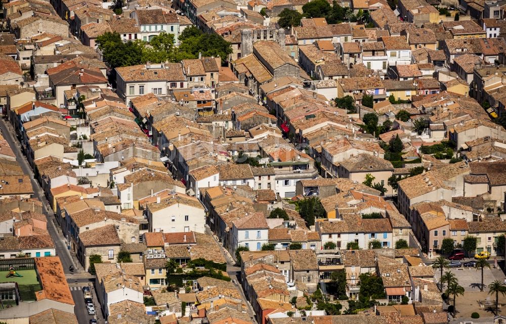 Aigues-Mortes von oben - Festungsmauern am Altstadtzentrum in Aigues-Mortes in Frankreich