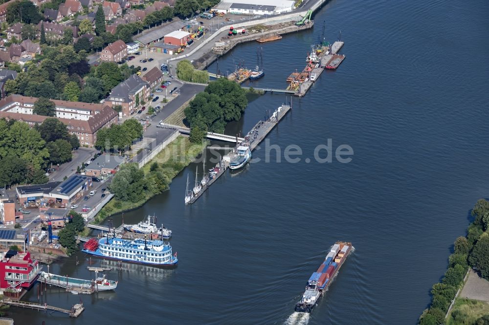 Hamburg von oben - Fähr- Hafenanlagen an der Elbe der HVV in Hamburg Finkenwerder, Deutschland