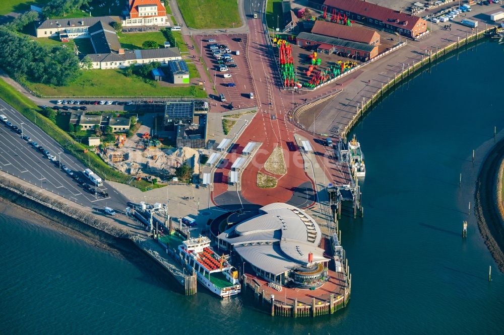 Luftbild Norderney - Fähr- Hafenanlagen an der Meeres- Küste der Nordseeinsel Norderney im Bundesland Niedersachsen, Deutschland